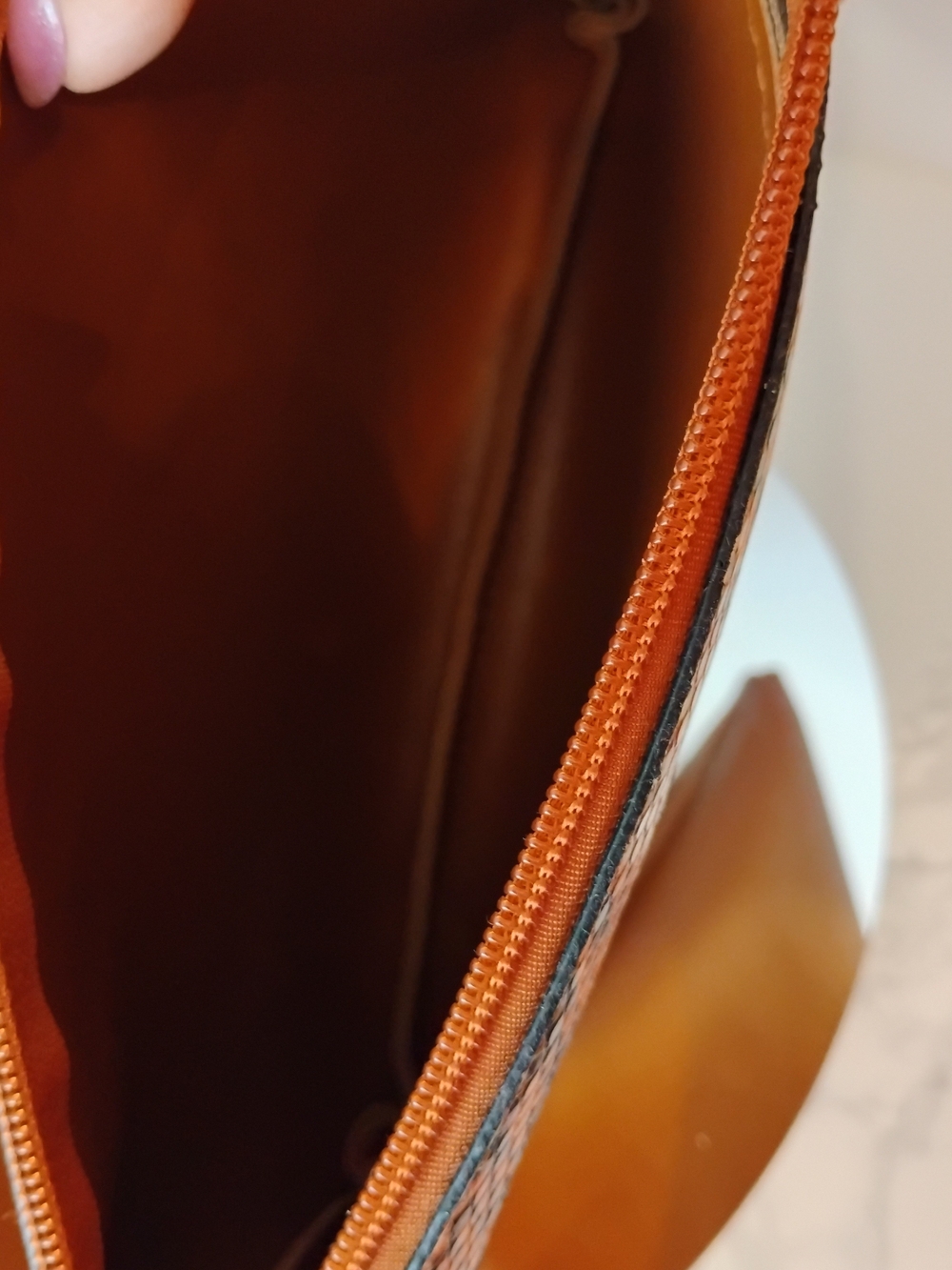 NEW Bucket Crossbody Bag & Pouch - GHW and Vegan Leather - Picture 9 of 10